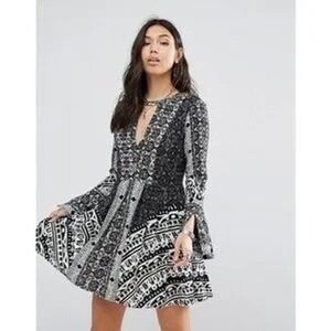 Free People Tegan‎ Printed Border Bell Sleeve Mini Dress - Size 2